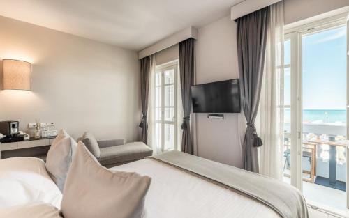 Deluxe Double Room with Balcony and Sea View
