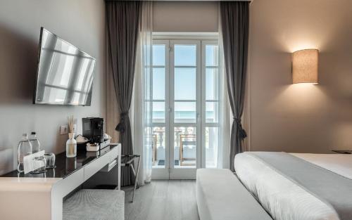 Deluxe Double Room with Balcony and Sea View
