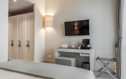 Deluxe Double Room with Balcony and Sea View