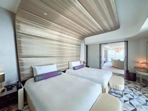 The Kahala Suite Twin with Breakfast for 2 and Free Mini-bar