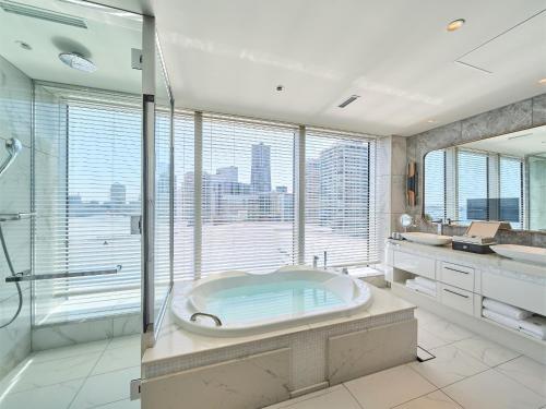 The Kahala Suite Twin with Breakfast for 2 and Free Mini-bar