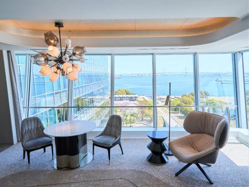 The Kahala Suite Twin with Breakfast for 2 and Free Mini-bar