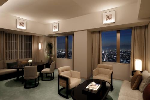 Ambassador King Suite