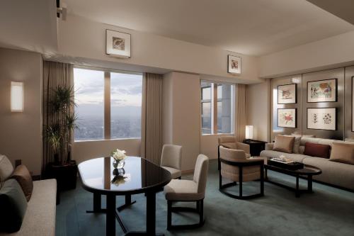 Ambassador King Suite