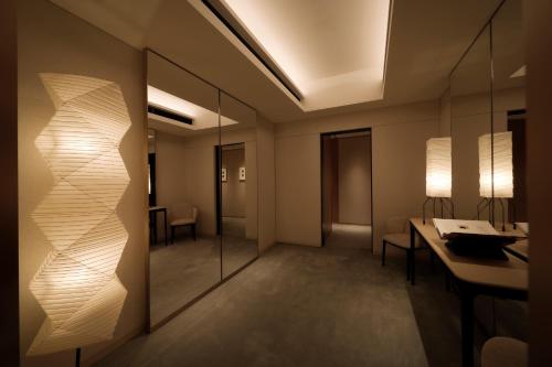 Ambassador King Suite