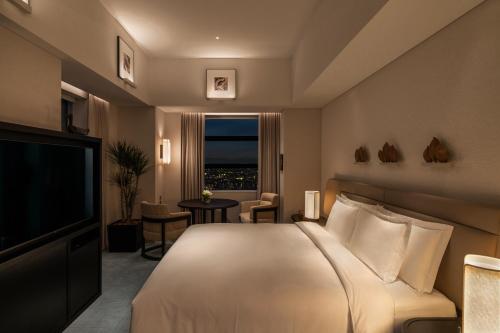 Premium Corner King Room