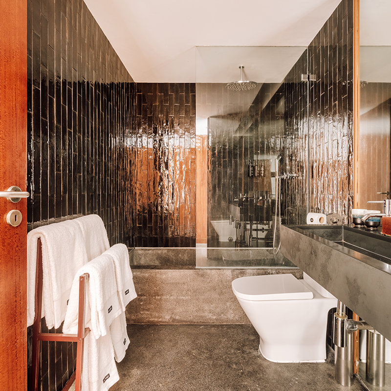 Three-Bedroom Land Suite