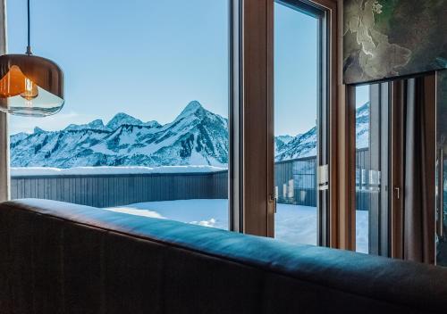 Suite with Mountain View