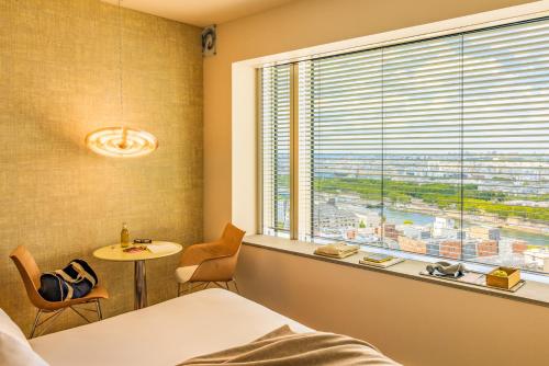 Executive King Room with Panoramic Monument View