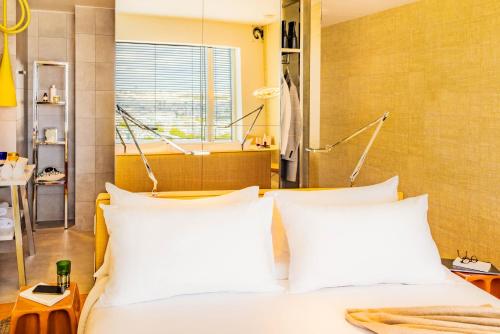 Executive King Room with Panoramic Monument View