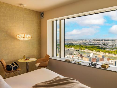 Executive King Room with River and City View View