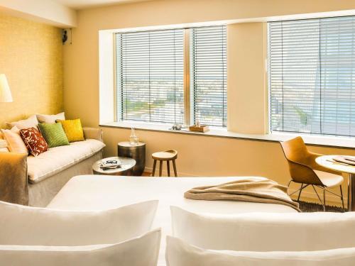 Junior King  Suite With Sofa Bed