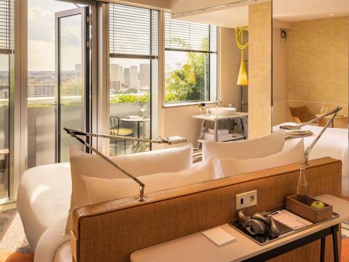 Deluxe King Room with Terrace and City View