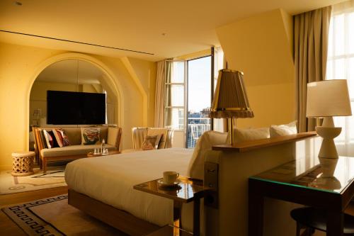 Suite with City View