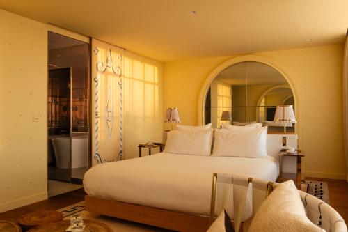 Suite with City View