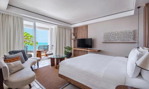 Frangipani Beachfront Junior Suite King