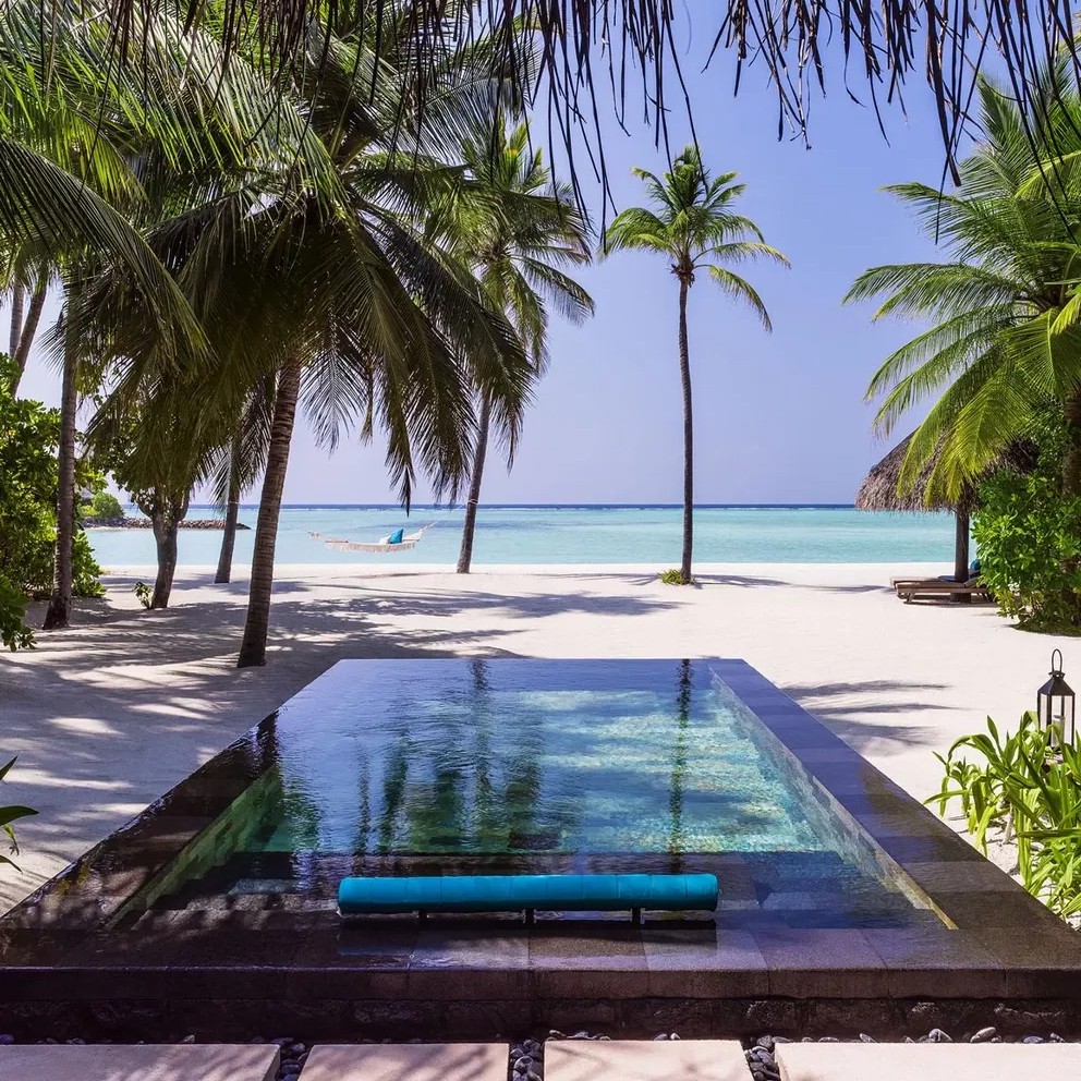 Beach Queen Pool