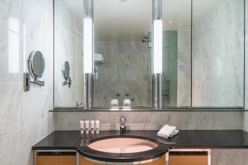 Executive Twin Room with Access to Executive Lounge