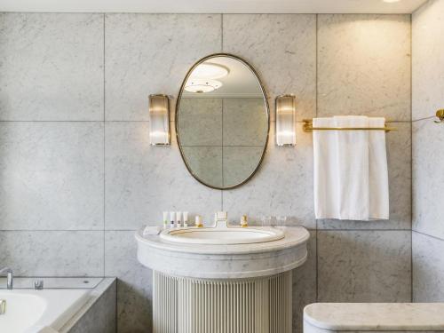 Prestige King Suite