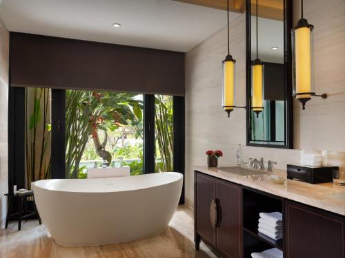 Grand Deluxe Lagoon Room Twin