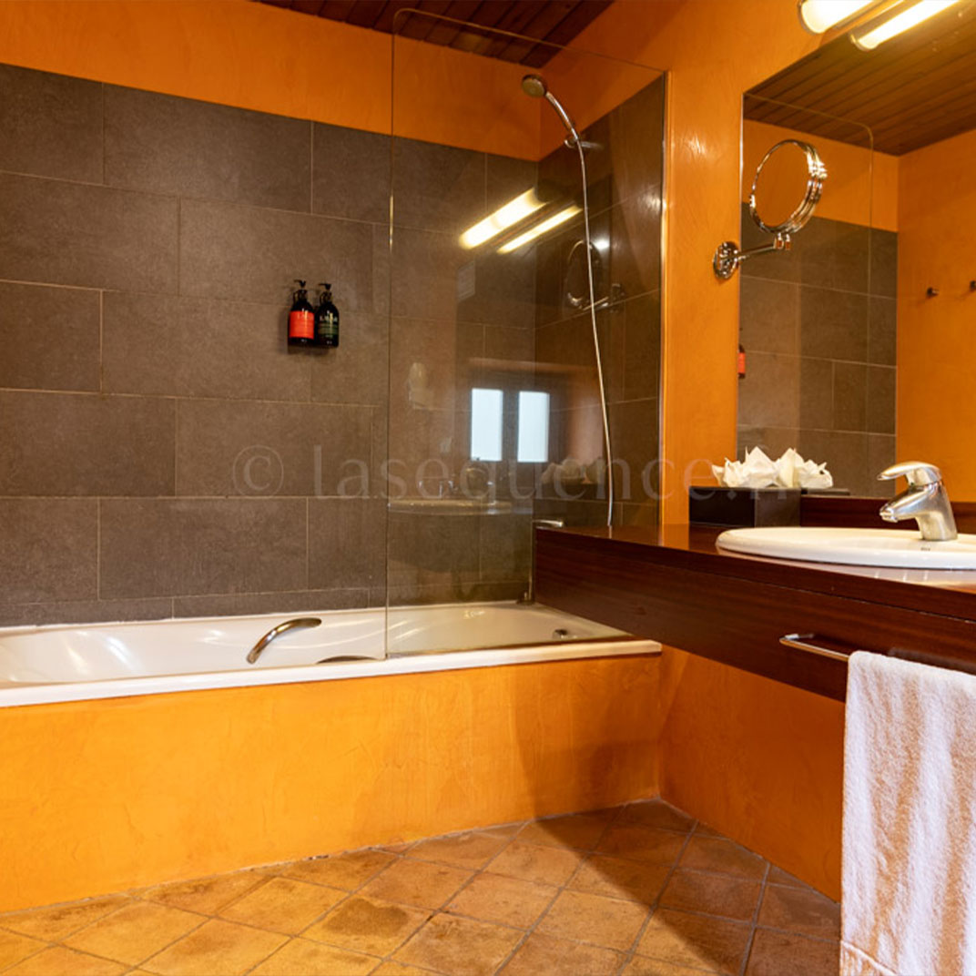 Comfort room Masia