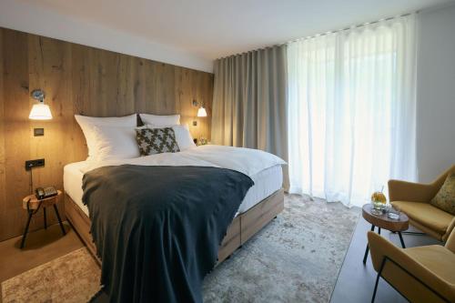 Double or Twin Room with Mountain View