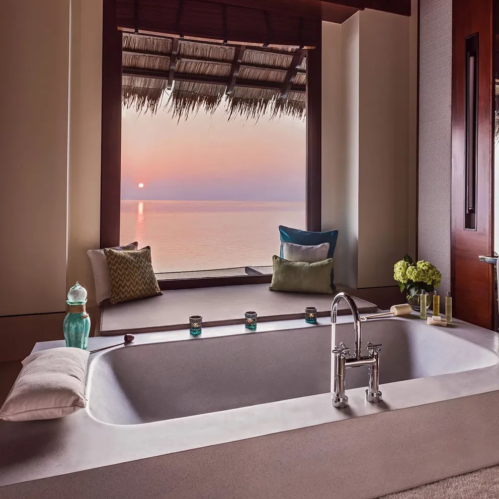 Water Villa Queen Pool