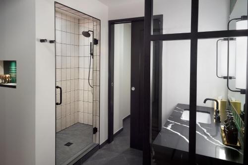 Deluxe King Guest Room with Skyline View