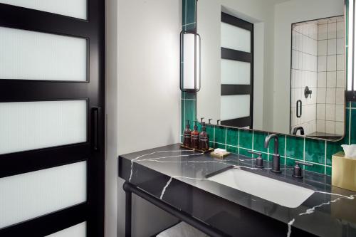 Deluxe Queen Guest Room with 2 Queen Beds  with Skyline View