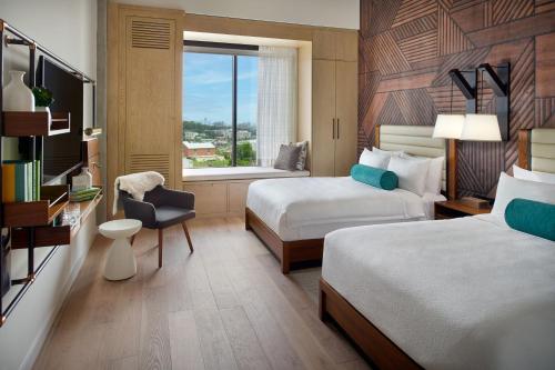 High Floor Deluxe Guest Room with 2 Queen Beds