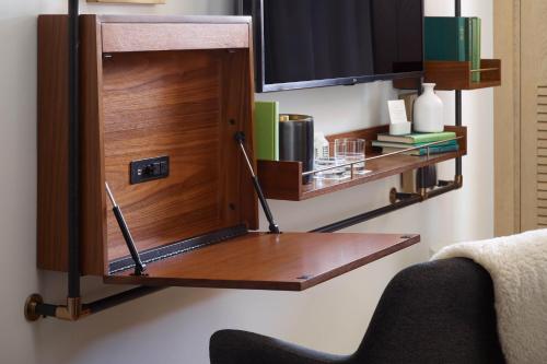 Junior King Studio Suite with Courtyard view
