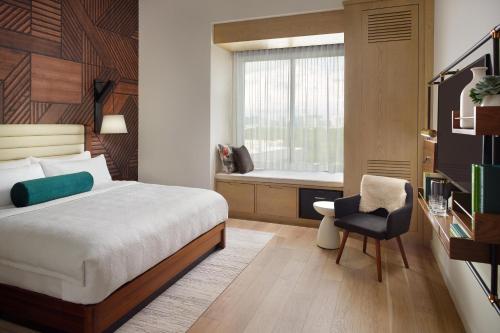 Deluxe King Guest Room