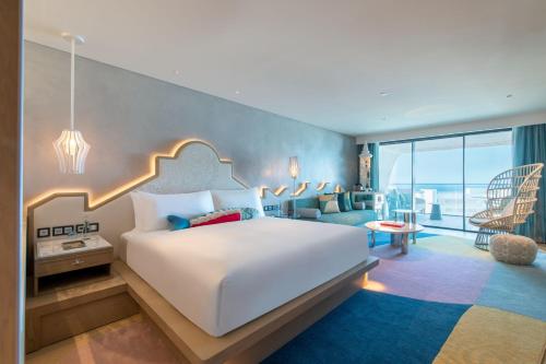 Premier Deluxe Large King Room with Ocean View