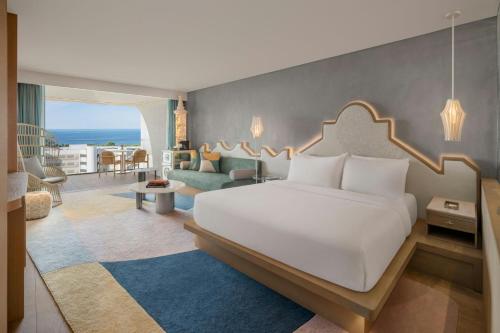 Premier Deluxe Large King Room with Ocean View