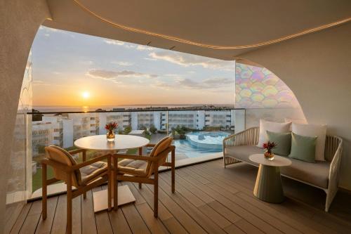 Premier Deluxe Large Twin Room with Ocean View