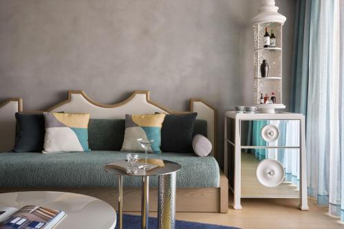W One-Bedroom King Suite with Ocean View and Balcony