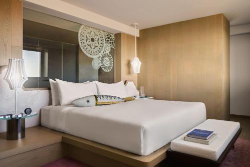 Supreme Two-Bedroom Family Suite with Ocean View and Balcony