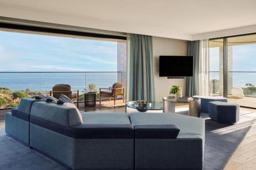 Supreme Two-Bedroom Family Suite with Ocean View and Balcony
