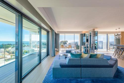 Supreme Two-Bedroom Family Suite with Ocean View and Balcony