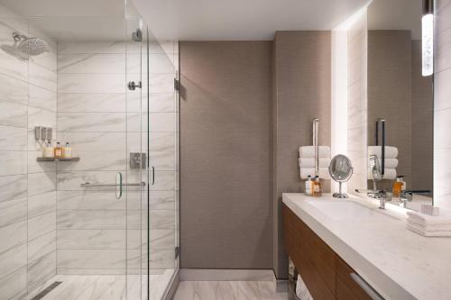 Queen Room with Two Queen Beds and Roll-in Shower - Mobility Accessible