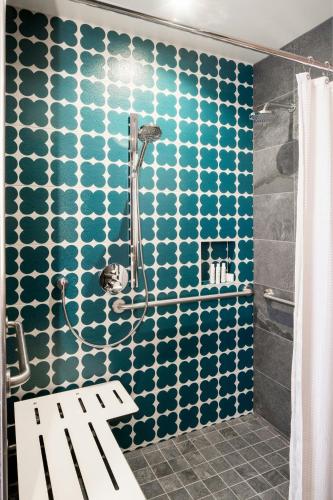Queen Room with Two Queen Beds and Roll-in Shower - Mobility Accessible