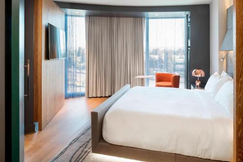 Corner King Room - Hearing Accessible