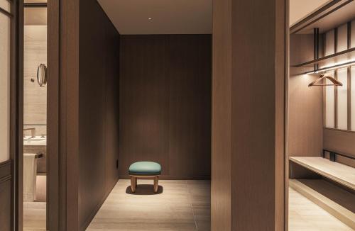 Four Seasons Room