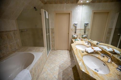 Deluxe Double Room with Castle View