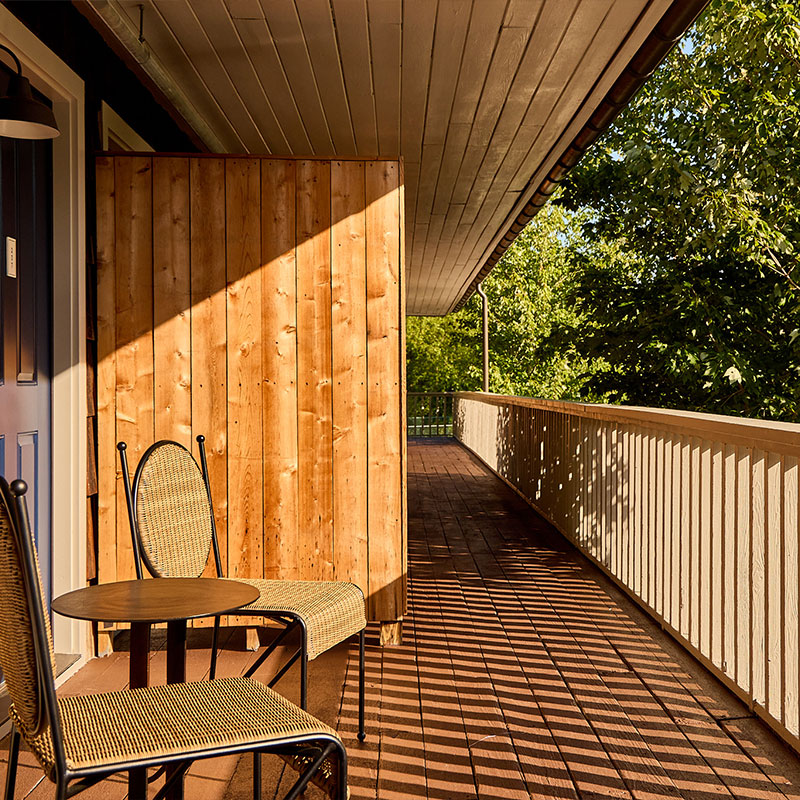 Village Garden Signature Accessible King