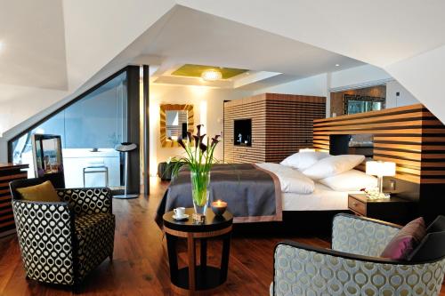 Penthouse Spa Suite Lake View