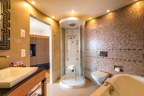 Penthouse Spa Suite Lake View