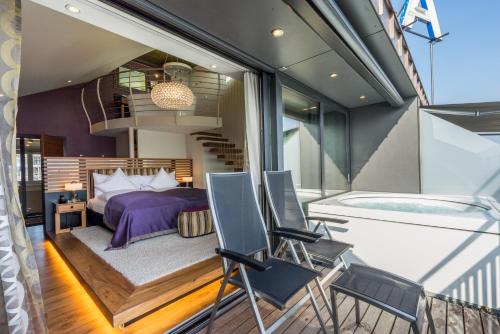 Penthouse Spa Suite Lake View