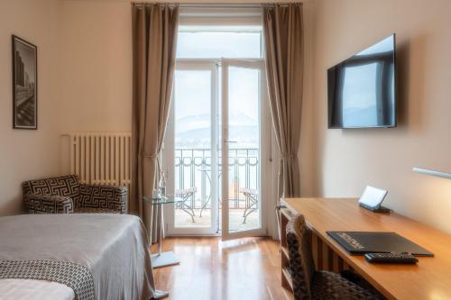Single Room with Lake View