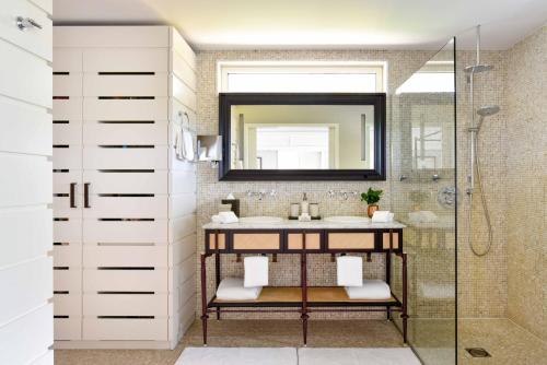 Admiral Suite